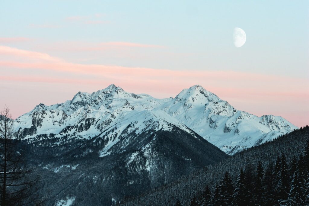 snowy mountain 1287145.jpg